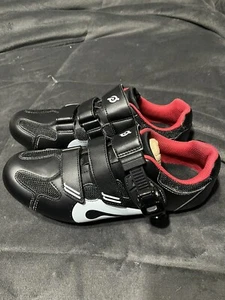 PELOTON Cycling Bike Shoes Size 39 Men's 7 Women's 8.5 Unisex With Cleat - Picture 1 of 9