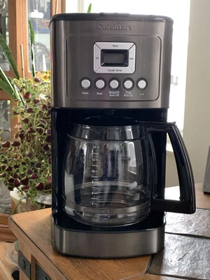 Cafetera y jarra programable Cuisinart 14 tazas DCC-3200 gris oscuro belleza usada en excelente estado Foto 1 de 4