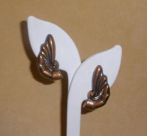 Pendientes traseros atornillados de cobre de mediados de siglo en diseño de ala - Imagen 1 de 5