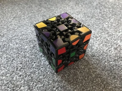 Rubix gear cube - Image 1 of 3