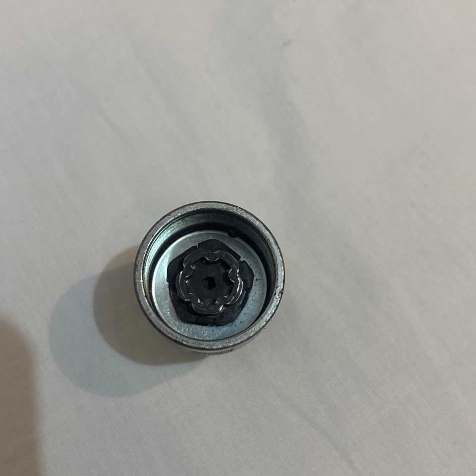 NUEVO GENUINO BMW Mini Cooper Security Master Bloqueo Rueda Tuerca Tornillo Foto 1 de 4