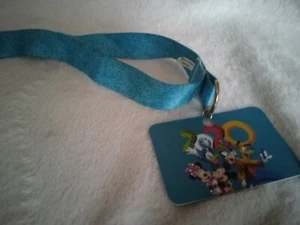 Disney Parks 2020 Beginner Pin Trading Mickey Mouse & Friends Lanyard A7 - Picture 1 of 3