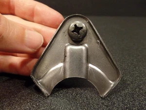 1977 77 YAMAHA DT100D DT 100 D CLUTCH SIDE CRANKSHAFT CRANK SHAFT BEARING STAY  - Picture 1 of 1