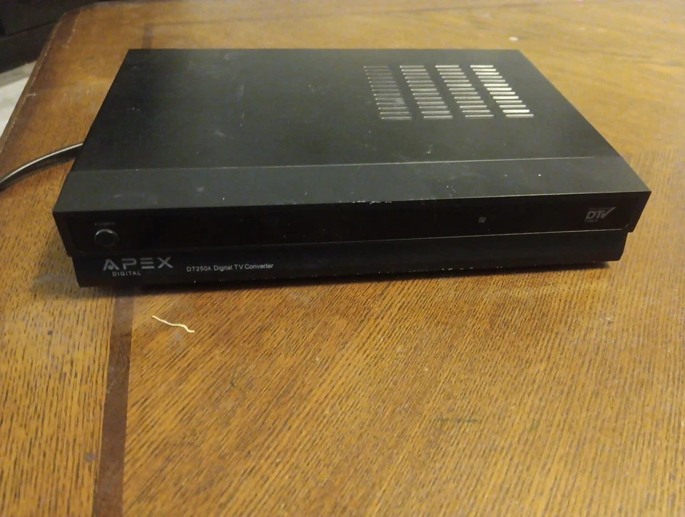Apex Digital TV DT250A Converter Box - Image 1 of 2