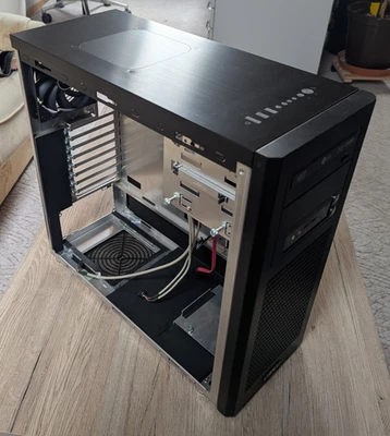 Lian Li PC-9F ATX Gehäuse, schallgedämmt, schwarz, inkl. Lüfter und Zubehör - Bild 1 von 4