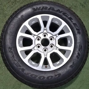 Factory GMC Yukon Wheel 100% Tire Sierra Silverado 18 GM OEM 20937770 5649 5697 - Picture 1 of 16