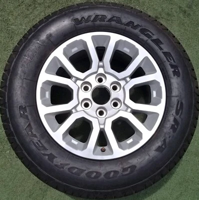 Factory GMC Yukon Wheel 100% Tire Sierra Silverado 18 GM OEM 20937770 5649 5697 - Image 1 of 4