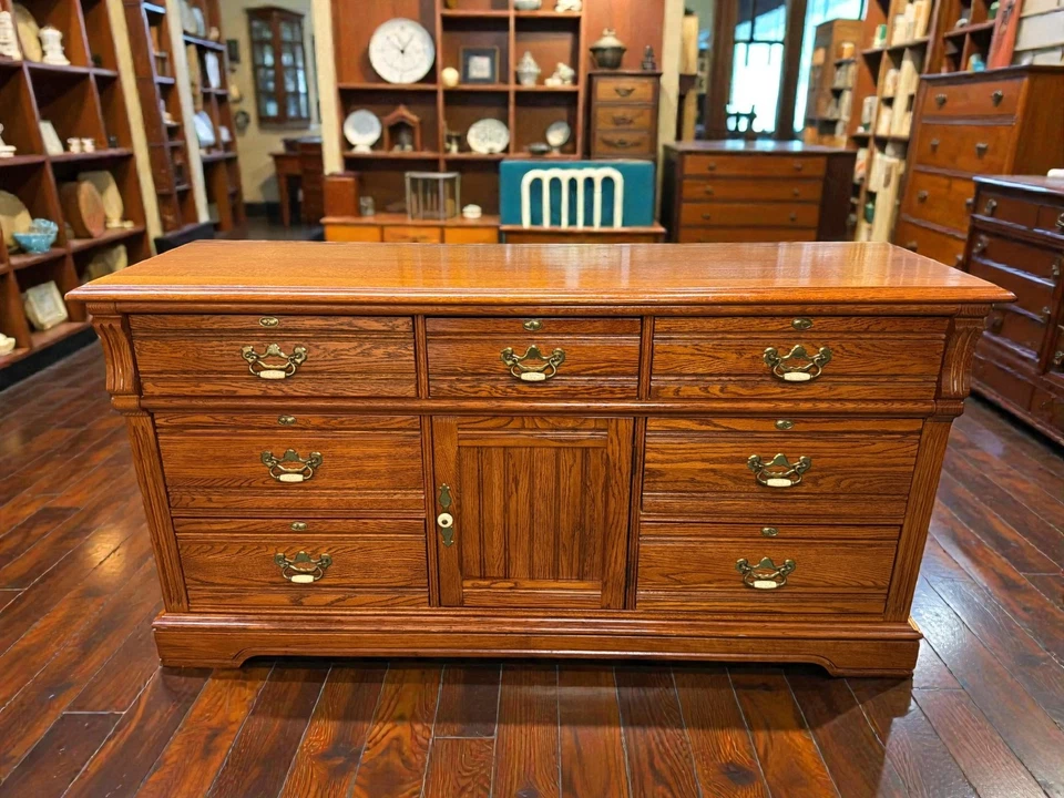 Juego de tocador y mesitas de noche de roble macizo Lexington Recollections - Hecho en EE. UU. Foto 1 de 4