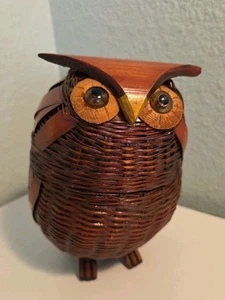 De colección Búho Pájaro Mimbre Ratán Tapa Pino Agujas Tejidas Cesta Caja Ojos de Vidrio 6" - Imagen 1 de 10