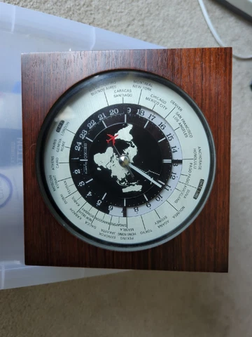 Seiko Quartz World Clock Time Red Airplane Vintage Working Desk Wood QZ877B Cover