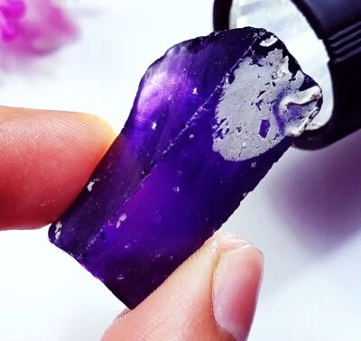 Violet Zircon Rough Loose Gemstone 104.50 Ct With Free Gift - Image 1 of 4