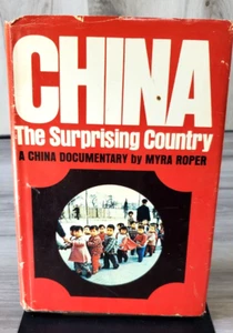China Hardcover by Myra Roper The Surprising Country 1966 SIGNED by Author - Foto 1 di 19
