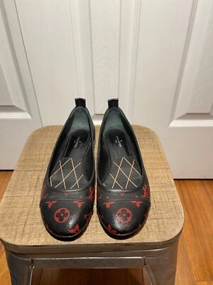 ZAPATOS PLANOS BAILARINA REVIVAL MONOGRAMA NEGRO ROJO LOUIS VUITTON 36.5 Foto 1 de 4