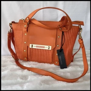 Bolso Bandolera VERSACE Mandarina Día Cartera con Etiqueta y Tarjeta de Producto—Precio de venta sugerido por el fabricante $2650 - Imagen 1 de 12