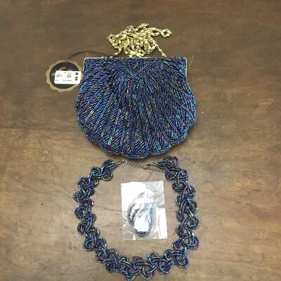 Cartera vintage con cuentas La Regale con correa de cadena y gargantilla y pendientes a juego azul Foto 1 de 4