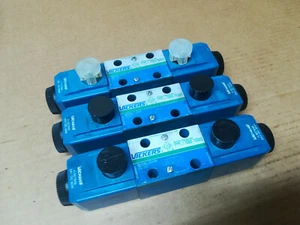 1x Hydraulik Wegeventil Vickers DC4V  3S 2N M U H5 60. - Bild 1 von 2