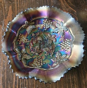 NORTHWOOD GRAPE AND CABLE AMETHYST CARNIVAL GLASS 8 1/2 " RUFFLED BOWL - Picture 1 of 3