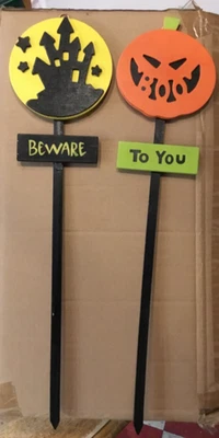 2 estacas decorativas de madera para patio de Halloween - casa embrujada y calabaza Foto 1 de 4