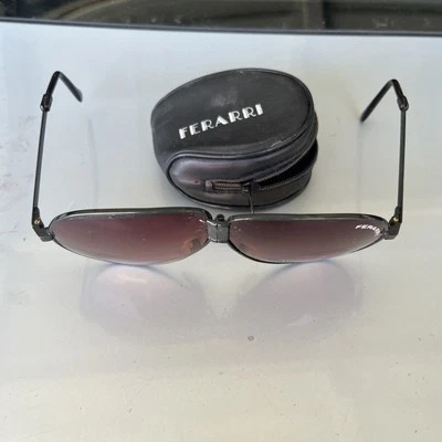 Gafas de sol plegables negras Ferrari Aviator años 70-80 usadas de colección con estuche de transporte Foto 1 de 4