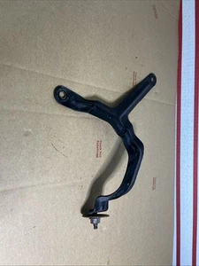 Lincoln LS Air Filter Intake Tube Bracket 2003-2006 - Picture 1 of 4
