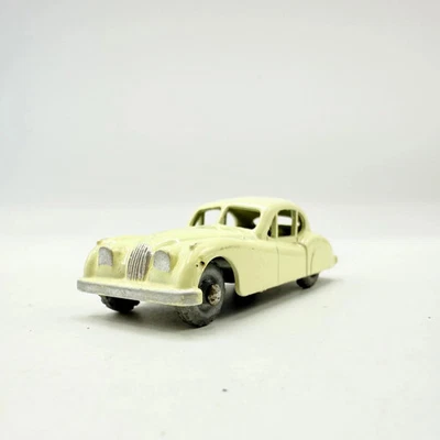 Matchbox Lesney 32a Jaguar XK140 weiß MW - Bild 1 von 4