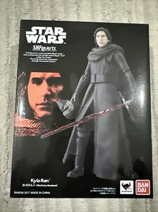 Kylo Ren THE FORCE AWAKENS Star Wars: Das Erwachen der Macht S.H.Figuarts... Figur - Bild 1 von 3