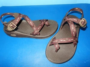 Sandalias planas de cuero con correa en T marrón Chaco - 10 - Imagen 1 de 5