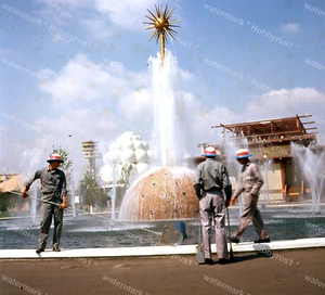 New York World Fair 1964 Fountain of the Planets Orig 120mm Photo Transparency - Picture 1 of 2