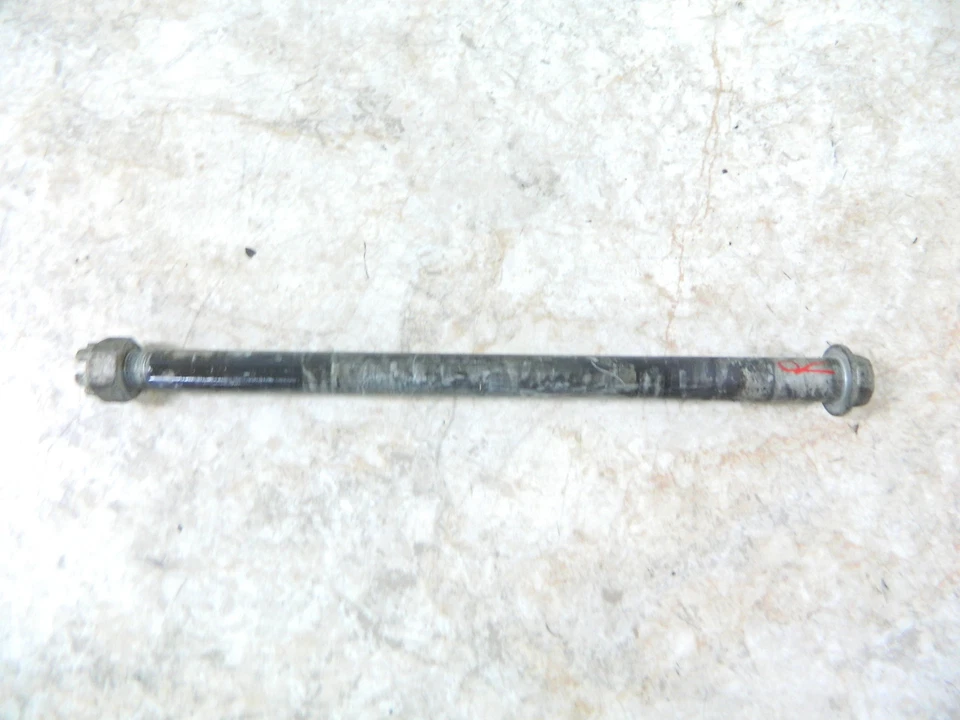 01 Kawasaki ZR 7 750 H ZR7 S ZR750 rear back axle shaft bolt - Imagem 1 de 1