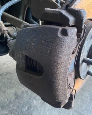 Ford C-Max 2010-2015 - n/s-passenger front brake caliper - breaking - 371 - Image 1 of 4