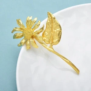 Complete Small Gold Foiled Flower Brooch Jewelry - Picture 1 of 3