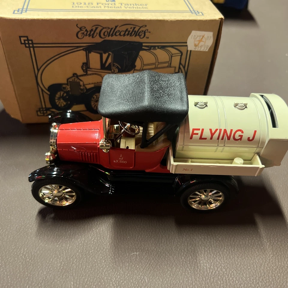 ERTL 1918 FORD CAMIÓN CISTERNA BANCO DE PUBLICIDAD "FLYING J" ESCALA 1/25 Foto 1 de 4