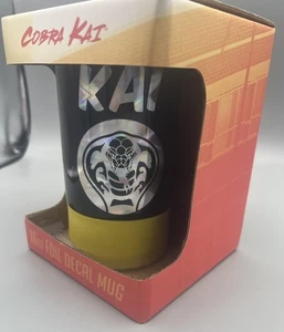 Taza calcomanía Surreal Entertainment Cobra Kai Karate Kid Saga continúa 16 OZ - Imagen 1 de 3