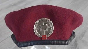 Militär Baskenmütze, Kokardenaxt, weinrot, Wolle, Gr. EU 58 - 59, gebraucht, Schweizer Armee - Bild 1 von 6