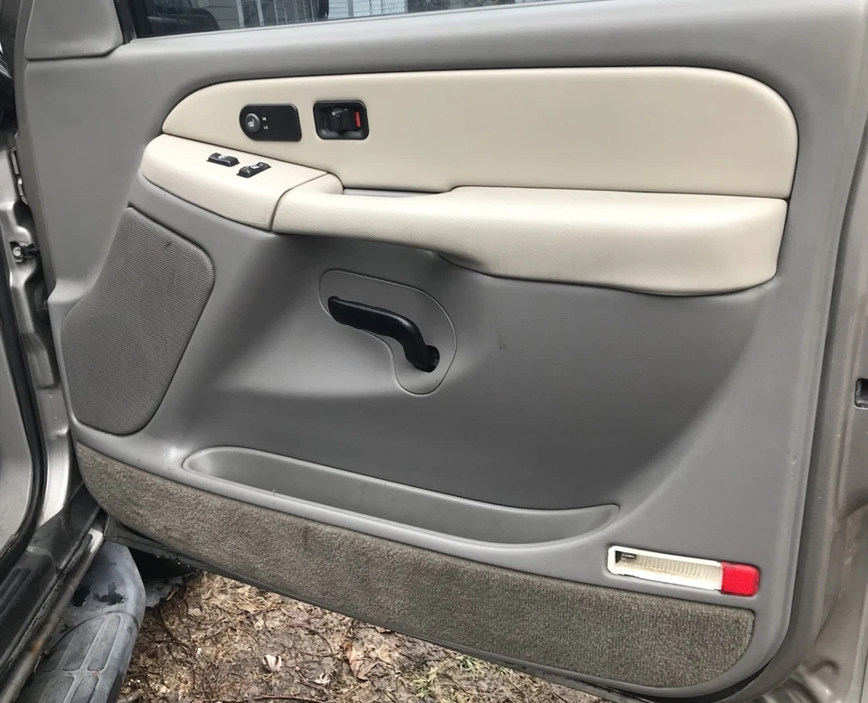Panel de puerta delantera derecha Chevy GMC Tahoe YukonXL Silverado Sierra 2000-2002 Foto 1 de 1