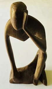 Statua posa meditazione legno marrone astratto intagliato uomo pensieroso artista sconosciuto - Foto 1 di 7