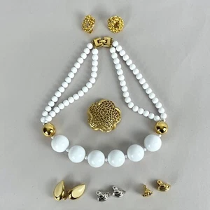 Juego de 6 Joyas MONET 4 Pendientes, 1 Collar en Cuentas Doradas y Blancas, 1 Broche - Imagen 1 de 13