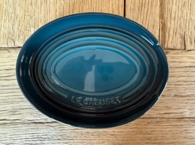 Reposacuchara ovalada de gres Le Creuset azul verdoso profundo NUEVO Foto 1 de 4