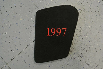 Chevrolet Corvette C5 1997 capó del motor inserto bordado con costuras rojas Foto 1 de 2