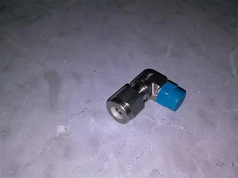 Swagelok SS-400-2-2, 1/4 tube x 1/8 NPT Elbow, several availiable New - Image 1 of 1