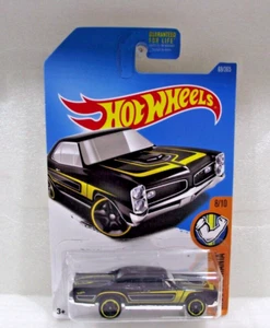 Pontiac GTO 1967 Hot Wheels Muscle Mania negro con rayas amarillas - Imagen 1 de 4