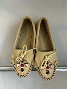 Minnetonka 6.5 Moccasins in Tan Leather with Beaded Design - Picture 1 of 4