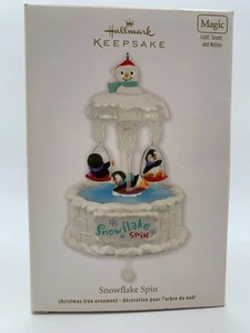 Hallmark Ornamento Copo de Nieve Giro 2012 Pingüinos en Frozen Merry Go Round NUEVO Murciélago. - Imagen 1 de 2