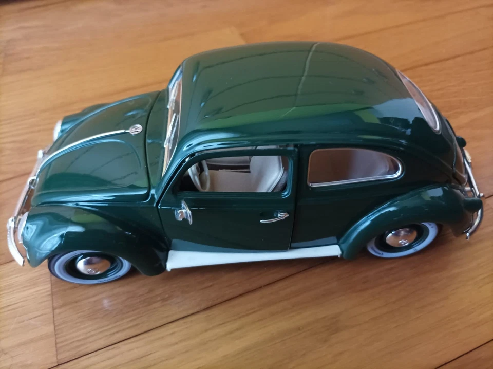 MODELLINO AUTO BEETLE (MAGGIOLINO) 1955 - 1:18 - EDICOLA - Immagine 1 di 4