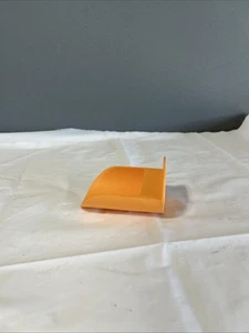 VINTAGE TUPPERWARE Scoop rotondo a dondolo ARANCIONE farina zuccheriere bidoni 292-15 N - Foto 1 di 4