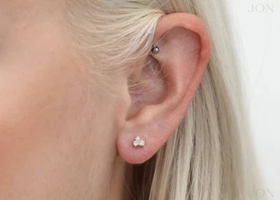 Aretes con racimo de triple diamante de oro de 14k - Regalo de joyería brillante Foto 1 de 4