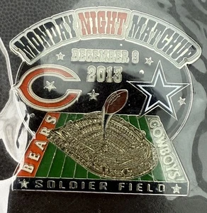 Chicago Bears vs Dallas Cowboys 12/09/2013 Game Day Collector Pin Soldier Field - Bild 1 von 4