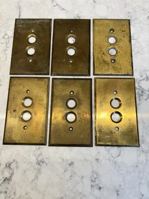 Antigua placa de pared con botón pulsador 6 a juego PESADO latón H & H pátina maciza Foto 1 de 4