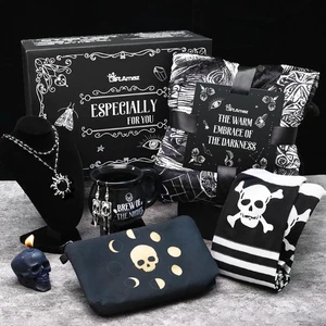 Regalos góticos para mujer, espeluznante decoración de Halloween caja temática gótica con sofá gótico... - Imagen 1 de 7