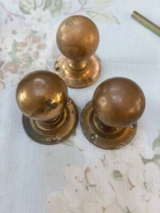 3 Vintage Brass on Copper Door Knobs Handles round Antique Georgian Copper - Picture 1 of 10